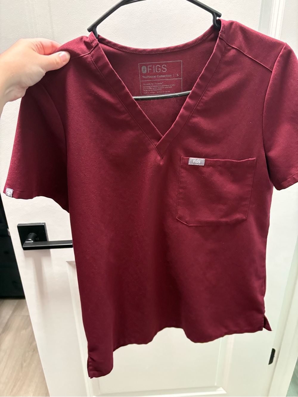 Figs Women’s Scrub Set - Burgundy